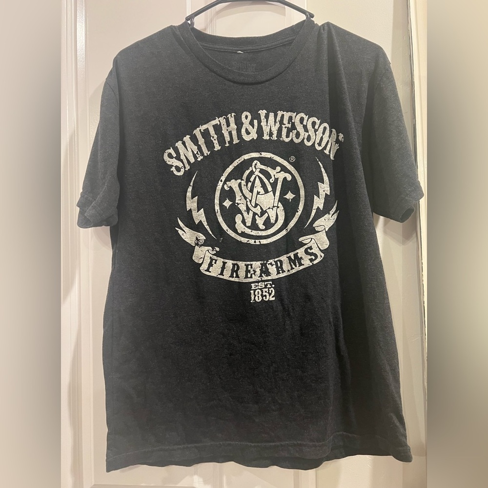 Men’s smith & Wesson shirt